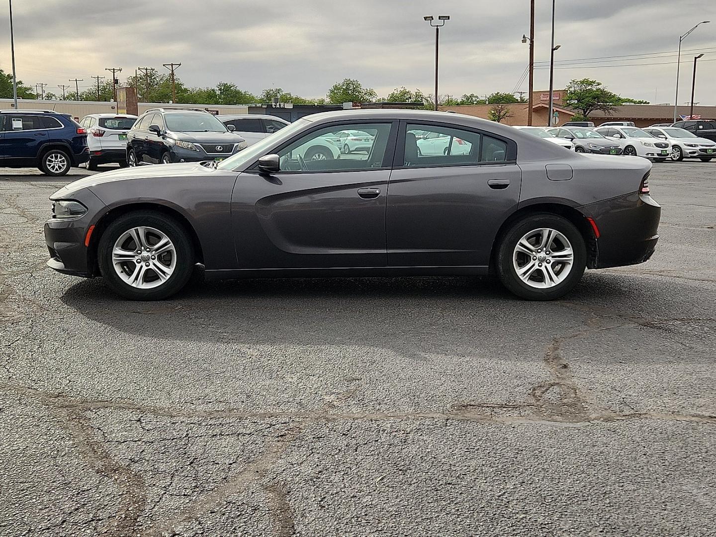 2019 GRAY Dodge Charger SXT (2C3CDXBG9KH) with an Pentastar 3.6L V-6 DOHC, variable valve control, regular unleaded, engine with 292HP engine, located at 4711 Ave Q, Lubbock, TX, 79412, (806) 687-2362, 33.551304, -101.855293 - Photo#1