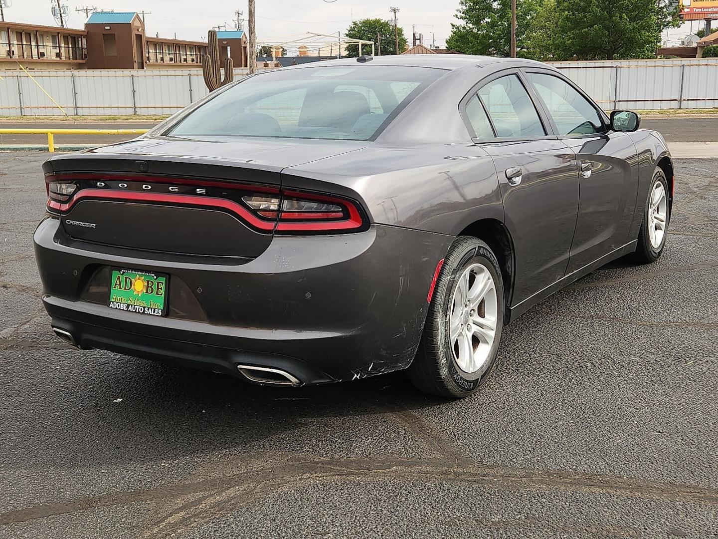 2019 GRAY Dodge Charger SXT (2C3CDXBG9KH) with an Pentastar 3.6L V-6 DOHC, variable valve control, regular unleaded, engine with 292HP engine, located at 4711 Ave Q, Lubbock, TX, 79412, (806) 687-2362, 33.551304, -101.855293 - Photo#3