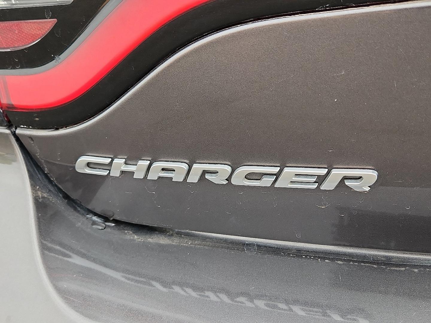 2019 GRAY Dodge Charger SXT (2C3CDXBG9KH) with an Pentastar 3.6L V-6 DOHC, variable valve control, regular unleaded, engine with 292HP engine, located at 4711 Ave Q, Lubbock, TX, 79412, (806) 687-2362, 33.551304, -101.855293 - Photo#10