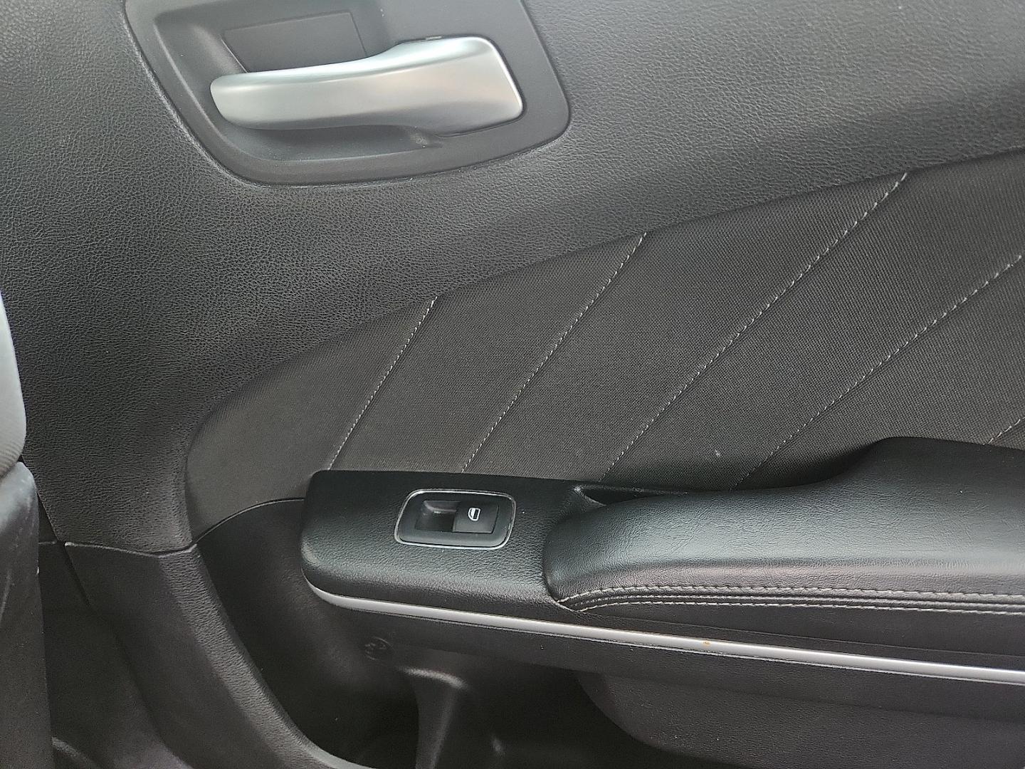 2019 GRAY Dodge Charger SXT (2C3CDXBG9KH) with an Pentastar 3.6L V-6 DOHC, variable valve control, regular unleaded, engine with 292HP engine, located at 4711 Ave Q, Lubbock, TX, 79412, (806) 687-2362, 33.551304, -101.855293 - Photo#17