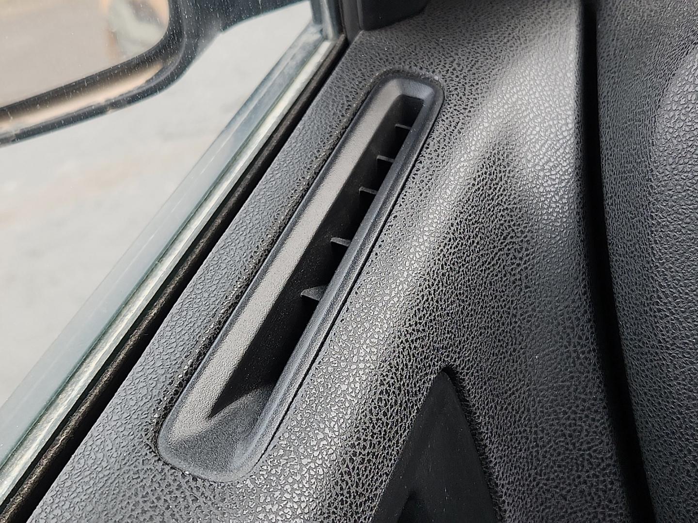 2019 GRAY Dodge Charger SXT (2C3CDXBG9KH) with an Pentastar 3.6L V-6 DOHC, variable valve control, regular unleaded, engine with 292HP engine, located at 4711 Ave Q, Lubbock, TX, 79412, (806) 687-2362, 33.551304, -101.855293 - Photo#25