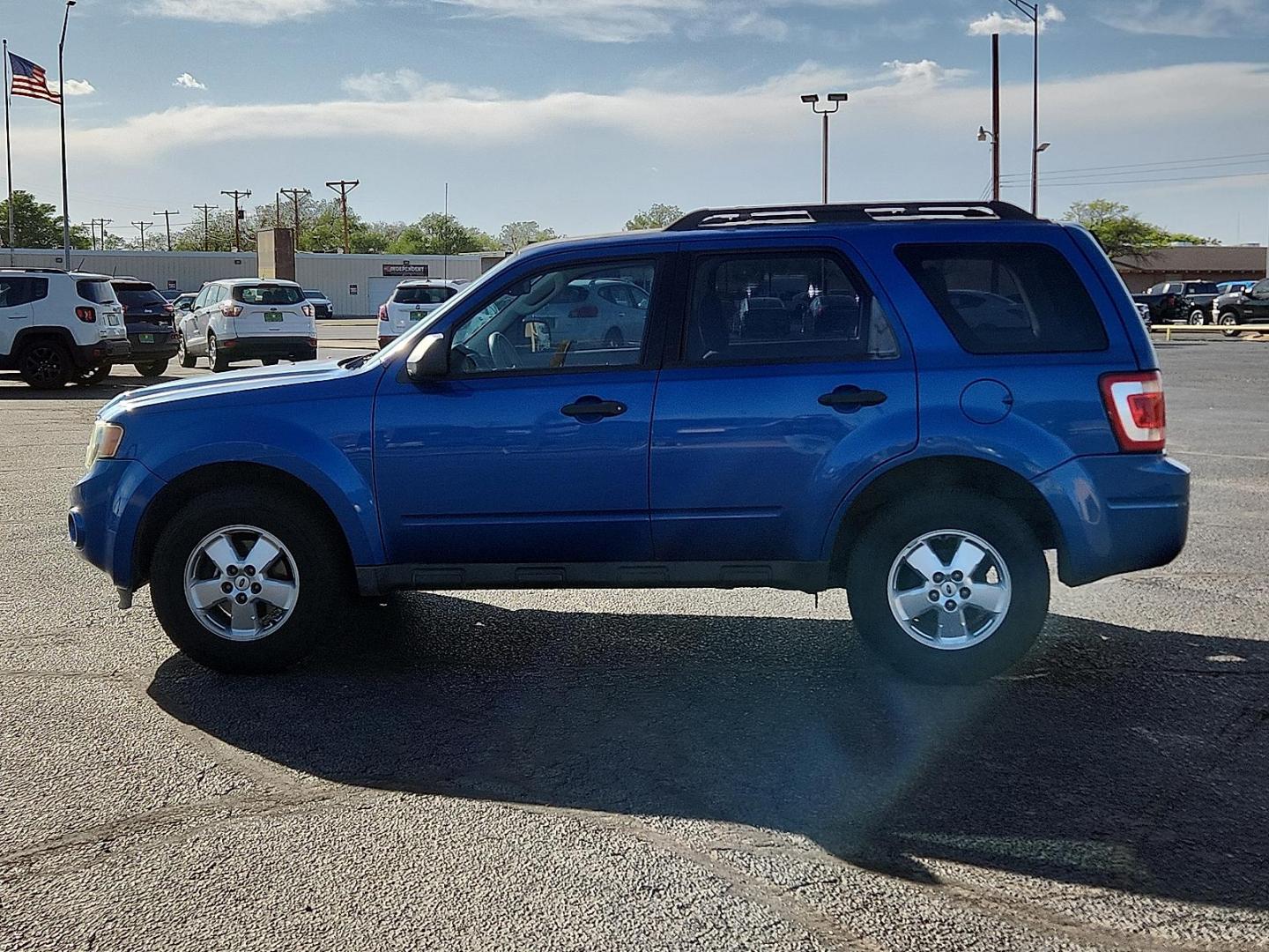 2012 BLUE /Stone - 1S Ford Escape XLS (1FMCU0C77CK) with an Duratec 2.5L I-4 DOHC, variable valve control, regular unleaded, engine with 171HP engine, located at 4711 Ave Q, Lubbock, TX, 79412, (806) 687-2362, 33.551304, -101.855293 - Photo#1