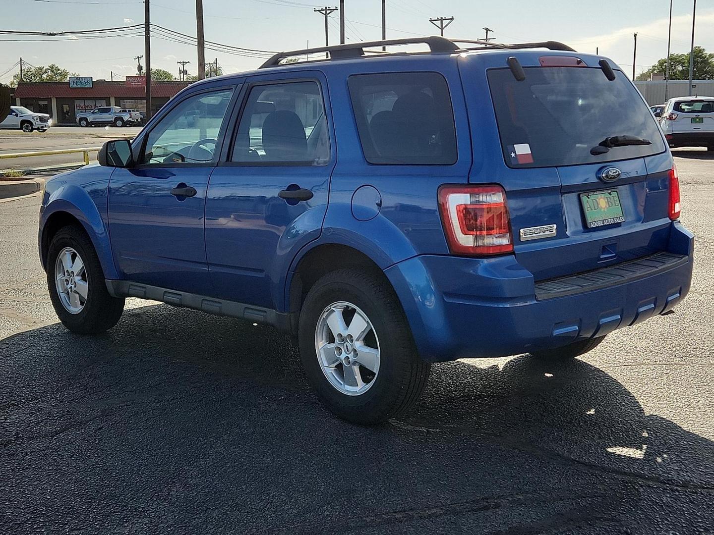 2012 BLUE /Stone - 1S Ford Escape XLS (1FMCU0C77CK) with an Duratec 2.5L I-4 DOHC, variable valve control, regular unleaded, engine with 171HP engine, located at 4711 Ave Q, Lubbock, TX, 79412, (806) 687-2362, 33.551304, -101.855293 - Photo#2
