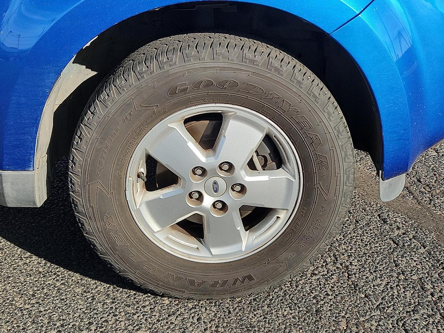 2012 BLUE /Stone - 1S Ford Escape XLS (1FMCU0C77CK) with an Duratec 2.5L I-4 DOHC, variable valve control, regular unleaded, engine with 171HP engine, located at 4711 Ave Q, Lubbock, TX, 79412, (806) 687-2362, 33.551304, -101.855293 - Photo#6