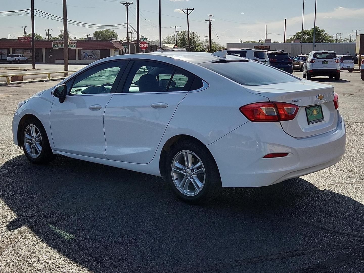2018 WHITE /Dark Atmosphere/Medium Atmosphere - HHR Chevrolet Cruze LT Auto (1G1BE5SM2J7) with an 1.4L I-4 gasoline direct injection, DOHC, variable valve control, intercooled turbo, regular unleaded, engine with 153HP engine, located at 4711 Ave Q, Lubbock, TX, 79412, (806) 687-2362, 33.551304, -101.855293 - Photo#2