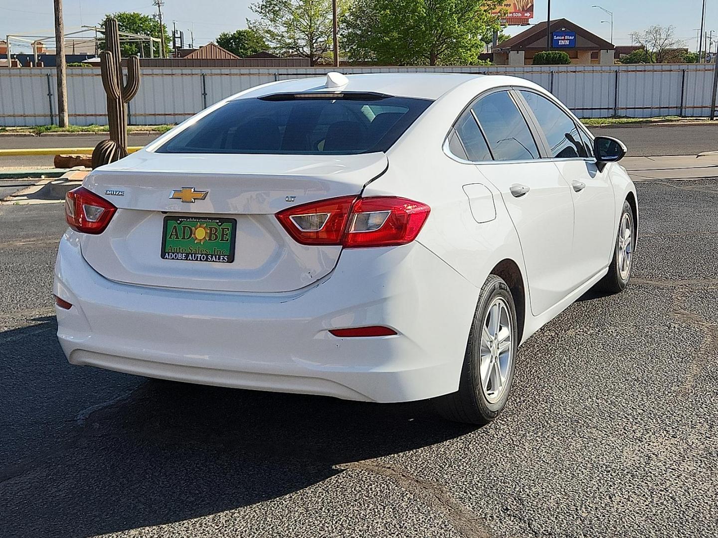 2018 WHITE /Dark Atmosphere/Medium Atmosphere - HHR Chevrolet Cruze LT Auto (1G1BE5SM2J7) with an 1.4L I-4 gasoline direct injection, DOHC, variable valve control, intercooled turbo, regular unleaded, engine with 153HP engine, located at 4711 Ave Q, Lubbock, TX, 79412, (806) 687-2362, 33.551304, -101.855293 - Photo#3