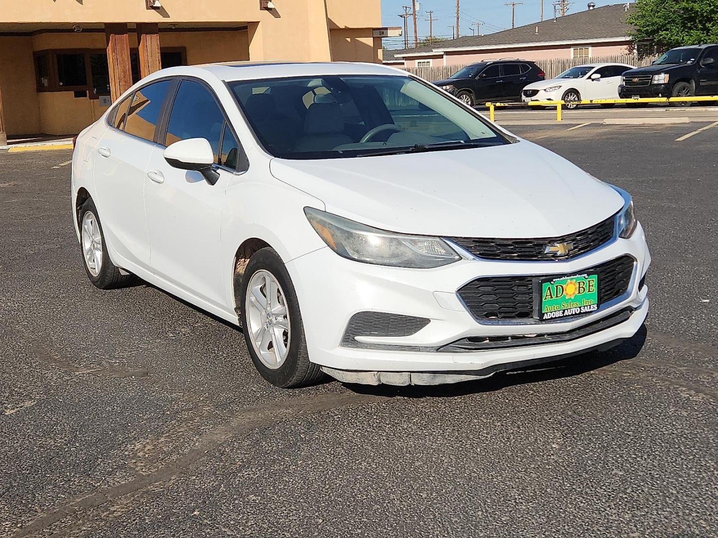 2018 WHITE /Dark Atmosphere/Medium Atmosphere - HHR Chevrolet Cruze LT Auto (1G1BE5SM2J7) with an 1.4L I-4 gasoline direct injection, DOHC, variable valve control, intercooled turbo, regular unleaded, engine with 153HP engine, located at 4711 Ave Q, Lubbock, TX, 79412, (806) 687-2362, 33.551304, -101.855293 - Photo#5