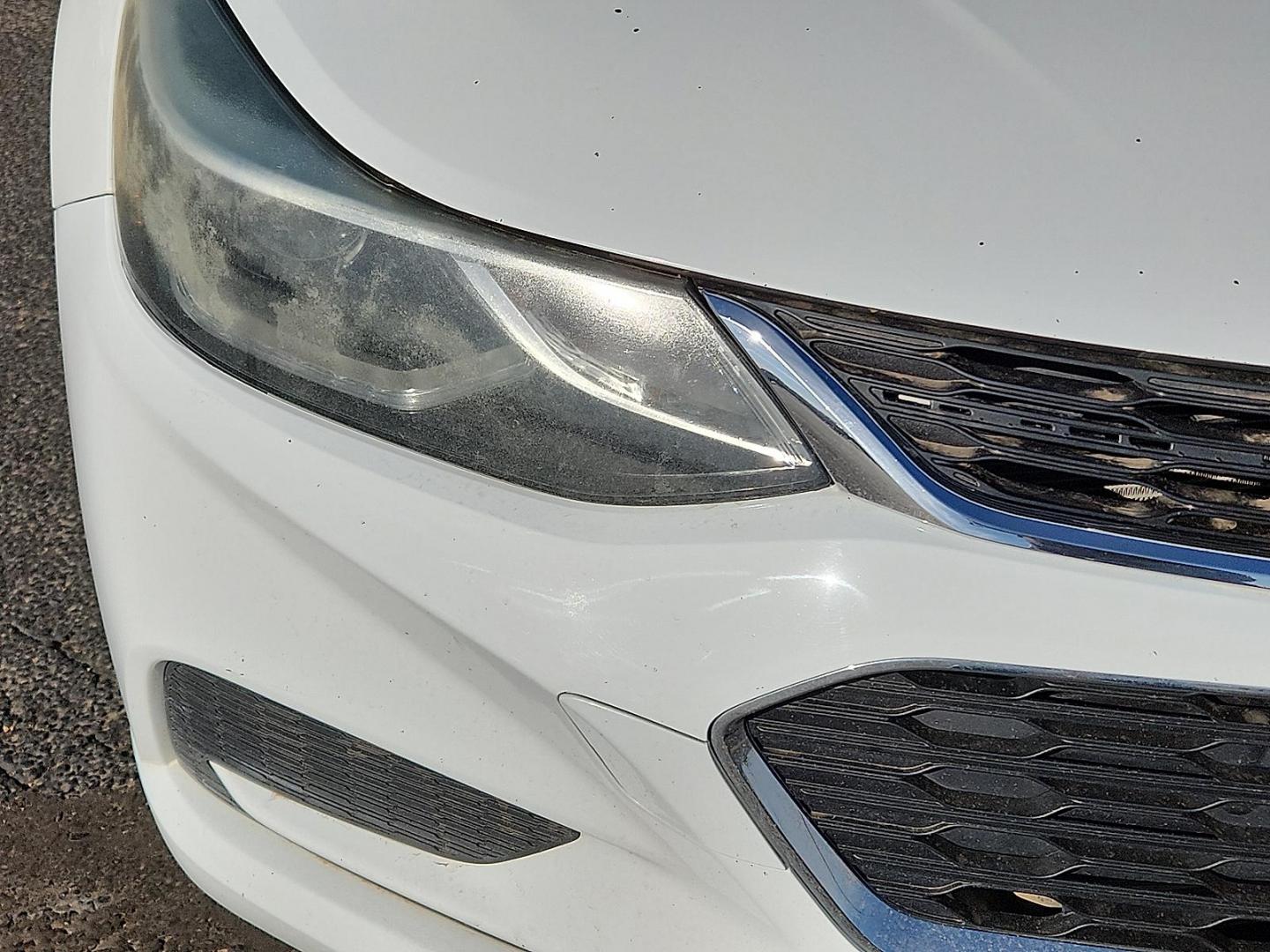 2018 WHITE /Dark Atmosphere/Medium Atmosphere - HHR Chevrolet Cruze LT Auto (1G1BE5SM2J7) with an 1.4L I-4 gasoline direct injection, DOHC, variable valve control, intercooled turbo, regular unleaded, engine with 153HP engine, located at 4711 Ave Q, Lubbock, TX, 79412, (806) 687-2362, 33.551304, -101.855293 - Photo#7