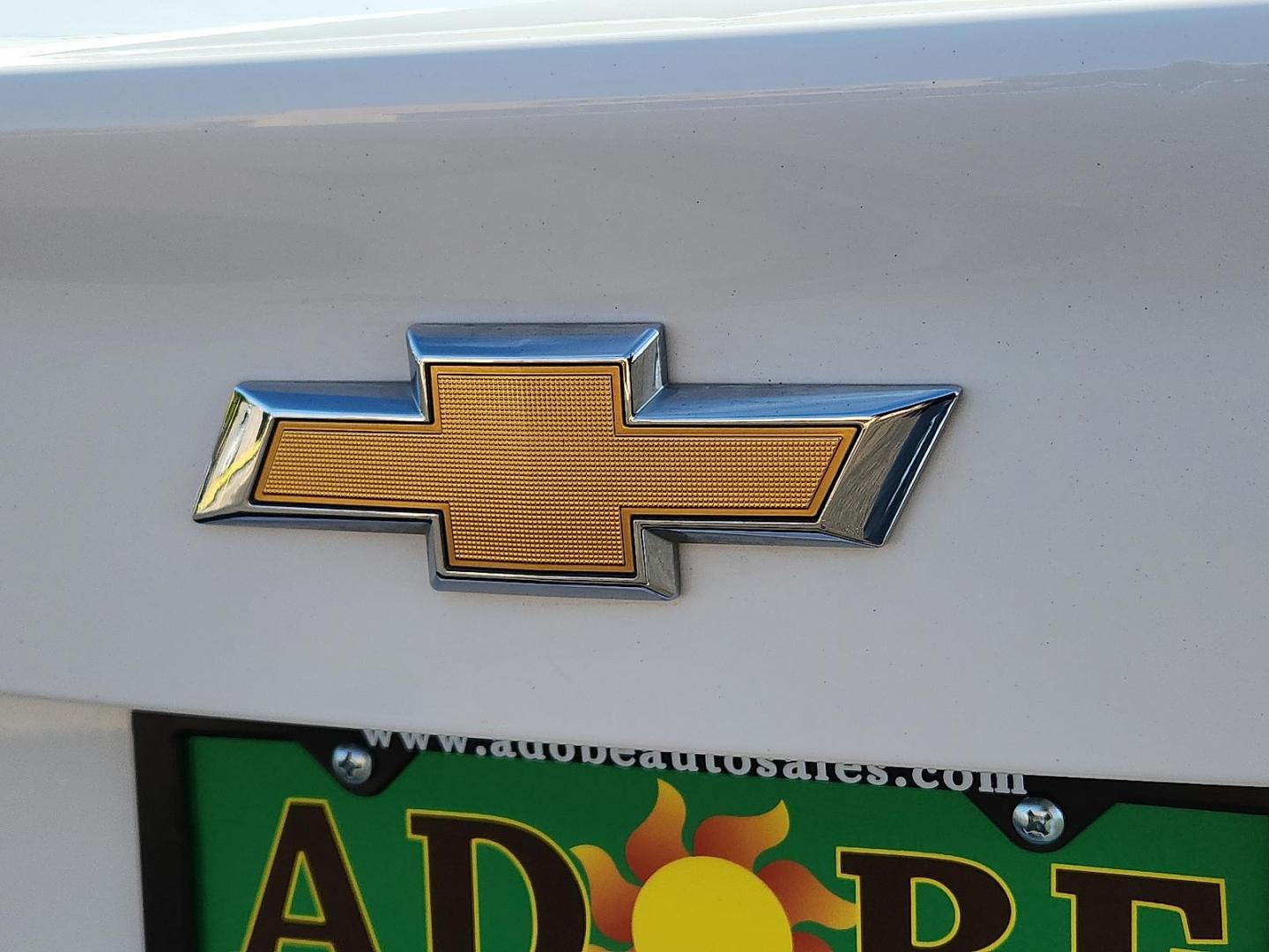2018 WHITE /Dark Atmosphere/Medium Atmosphere - HHR Chevrolet Cruze LT Auto (1G1BE5SM2J7) with an 1.4L I-4 gasoline direct injection, DOHC, variable valve control, intercooled turbo, regular unleaded, engine with 153HP engine, located at 4711 Ave Q, Lubbock, TX, 79412, (806) 687-2362, 33.551304, -101.855293 - Photo#9
