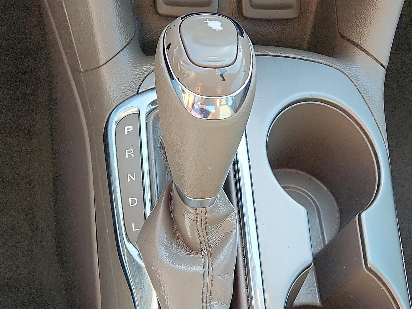 2018 WHITE /Dark Atmosphere/Medium Atmosphere - HHR Chevrolet Cruze LT Auto (1G1BE5SM2J7) with an 1.4L I-4 gasoline direct injection, DOHC, variable valve control, intercooled turbo, regular unleaded, engine with 153HP engine, located at 4711 Ave Q, Lubbock, TX, 79412, (806) 687-2362, 33.551304, -101.855293 - Photo#22