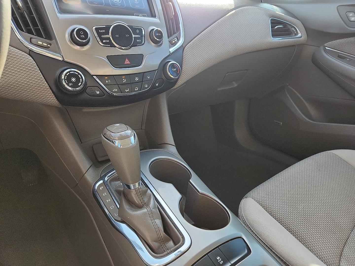 2018 WHITE /Dark Atmosphere/Medium Atmosphere - HHR Chevrolet Cruze LT Auto (1G1BE5SM2J7) with an 1.4L I-4 gasoline direct injection, DOHC, variable valve control, intercooled turbo, regular unleaded, engine with 153HP engine, located at 4711 Ave Q, Lubbock, TX, 79412, (806) 687-2362, 33.551304, -101.855293 - Photo#29
