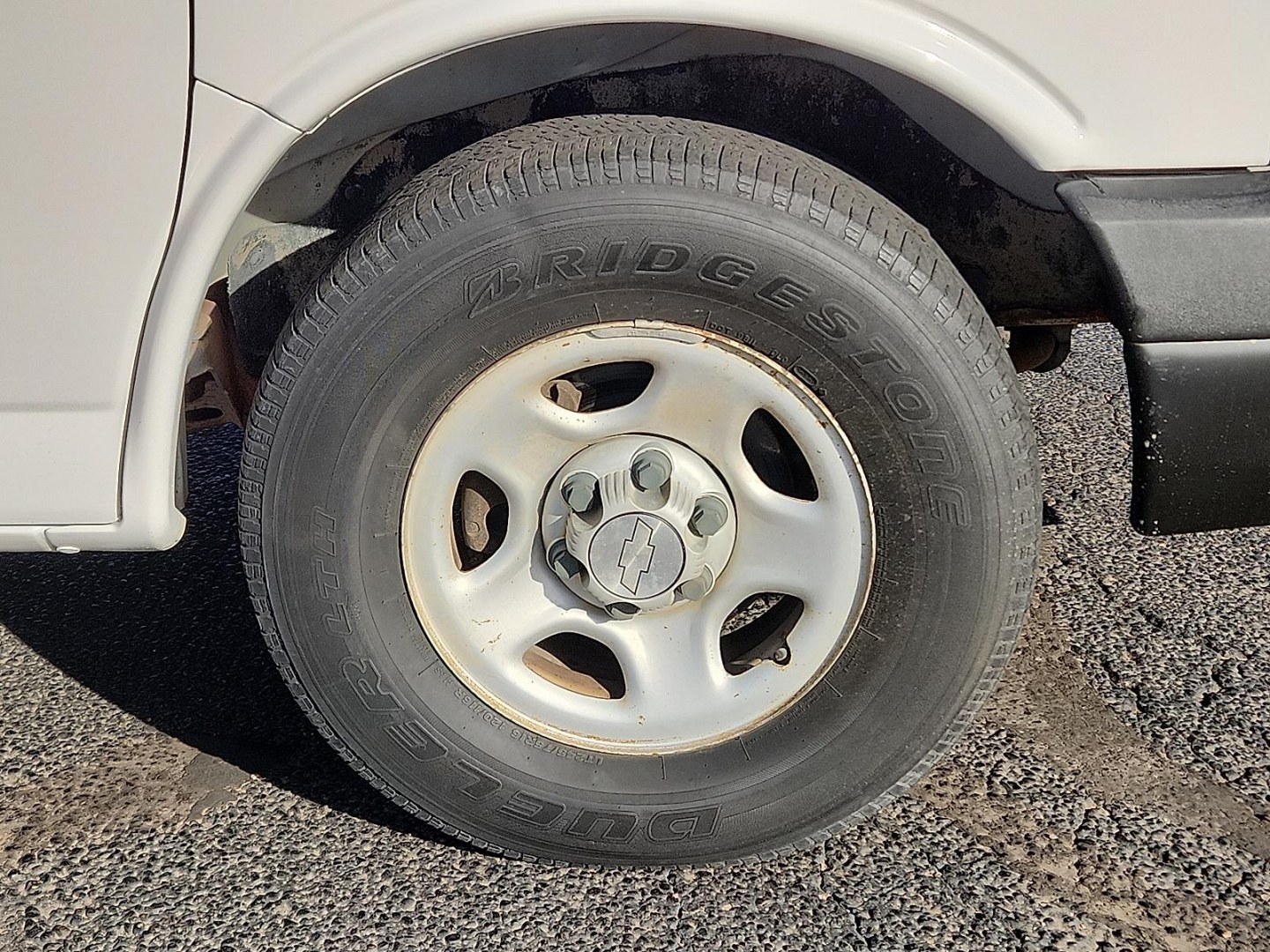 2007 WHITE /Medium Pewter - 93W Chevrolet Express Work Van (1GCFG15X871) with an Vortec 4.3L V-6 regular unleaded, engine with 195HP engine, located at 4711 Ave Q, Lubbock, TX, 79412, (806) 687-2362, 33.551304, -101.855293 - Photo#6