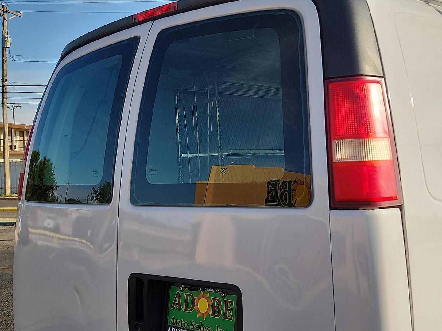 2007 WHITE /Medium Pewter - 93W Chevrolet Express Work Van (1GCFG15X871) with an Vortec 4.3L V-6 regular unleaded, engine with 195HP engine, located at 4711 Ave Q, Lubbock, TX, 79412, (806) 687-2362, 33.551304, -101.855293 - Photo#8