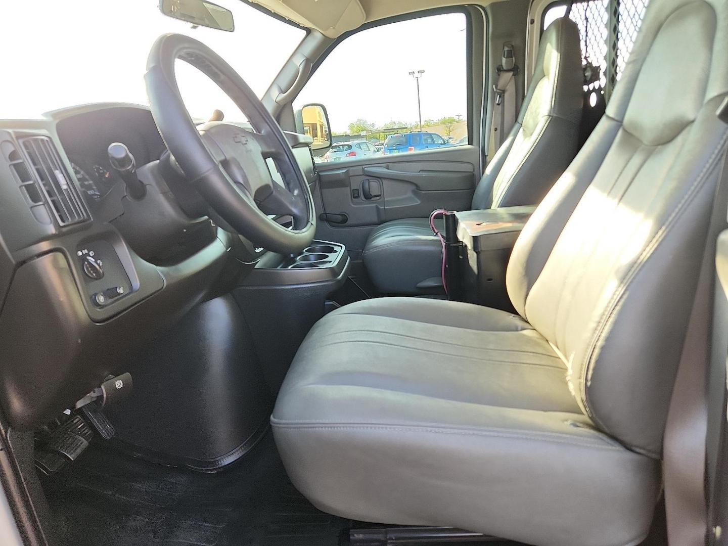 2007 WHITE /Medium Pewter - 93W Chevrolet Express Work Van (1GCFG15X871) with an Vortec 4.3L V-6 regular unleaded, engine with 195HP engine, located at 4711 Ave Q, Lubbock, TX, 79412, (806) 687-2362, 33.551304, -101.855293 - Photo#10