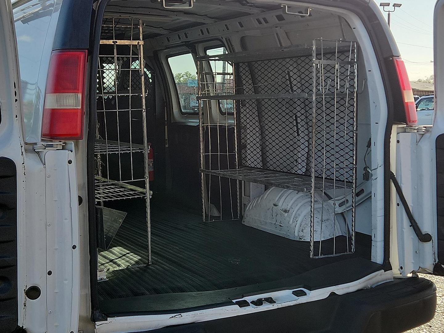 2007 WHITE /Medium Pewter - 93W Chevrolet Express Work Van (1GCFG15X871) with an Vortec 4.3L V-6 regular unleaded, engine with 195HP engine, located at 4711 Ave Q, Lubbock, TX, 79412, (806) 687-2362, 33.551304, -101.855293 - Photo#19