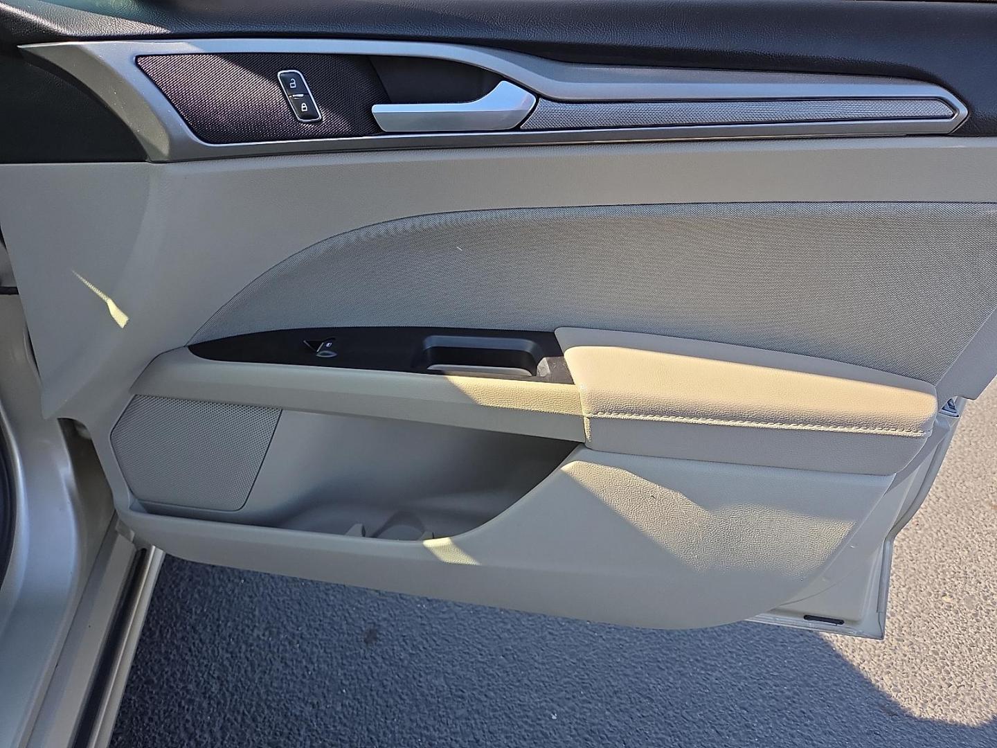 2017 White Gold - GN /Medium Light Stone - DQ Ford Fusion SE (3FA6P0HD9HR) with an EcoBoost 1.5L I-4 gasoline direct injection, DOHC, Ti-VCT variable valve control, intercooled turbo, regular unleaded, engine with 181HP engine, located at 4711 Ave Q, Lubbock, TX, 79412, (806) 687-2362, 33.551304, -101.855293 - Photo#12