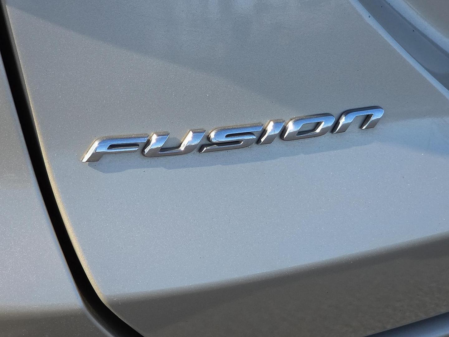 2017 White Gold - GN /Medium Light Stone - DQ Ford Fusion SE (3FA6P0HD9HR) with an EcoBoost 1.5L I-4 gasoline direct injection, DOHC, Ti-VCT variable valve control, intercooled turbo, regular unleaded, engine with 181HP engine, located at 4711 Ave Q, Lubbock, TX, 79412, (806) 687-2362, 33.551304, -101.855293 - Photo#16