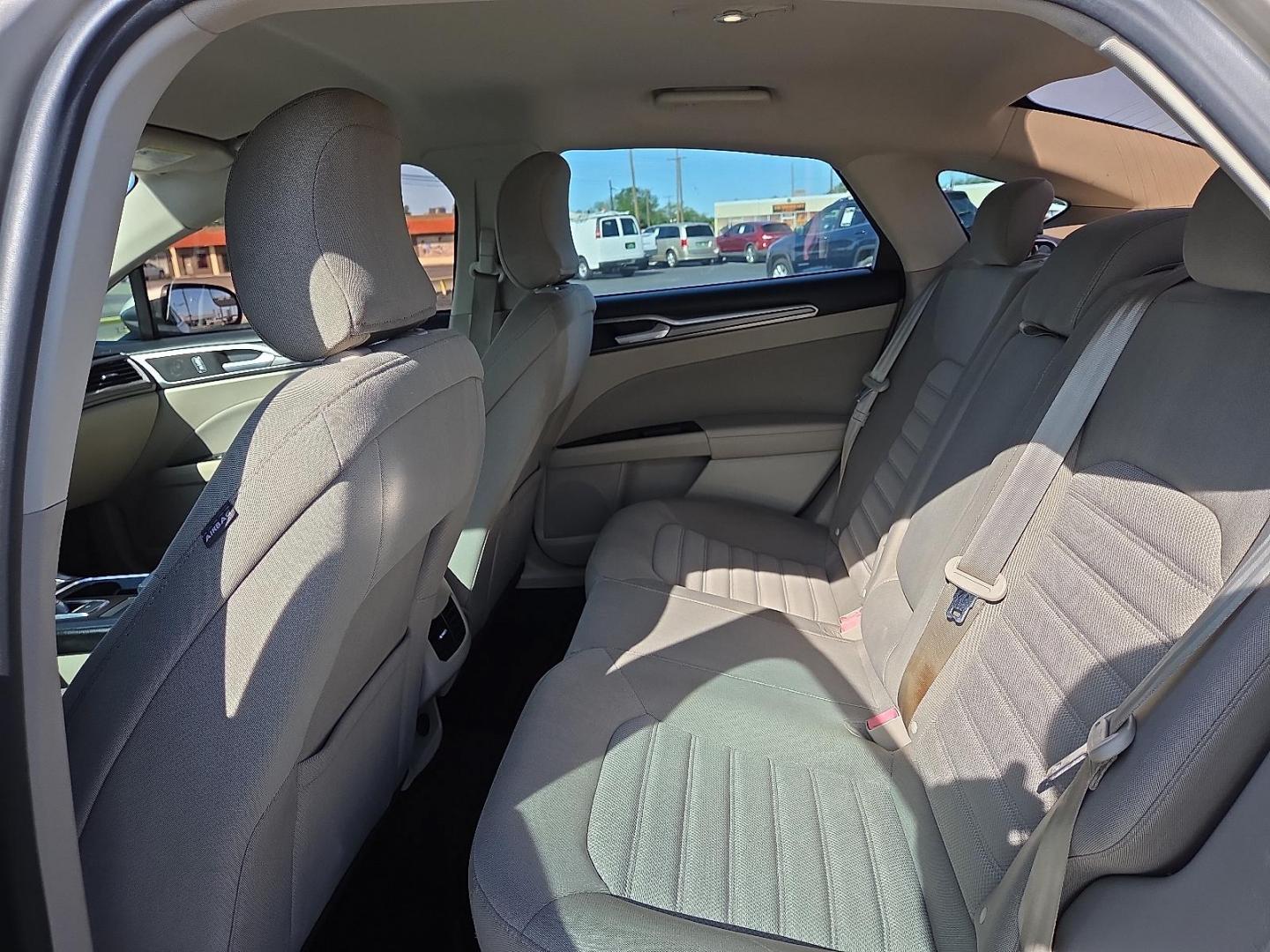 2017 White Gold - GN /Medium Light Stone - DQ Ford Fusion SE (3FA6P0HD9HR) with an EcoBoost 1.5L I-4 gasoline direct injection, DOHC, Ti-VCT variable valve control, intercooled turbo, regular unleaded, engine with 181HP engine, located at 4711 Ave Q, Lubbock, TX, 79412, (806) 687-2362, 33.551304, -101.855293 - Photo#17