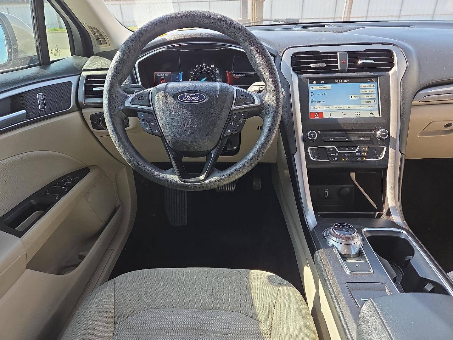 2017 White Gold - GN /Medium Light Stone - DQ Ford Fusion SE (3FA6P0HD9HR) with an EcoBoost 1.5L I-4 gasoline direct injection, DOHC, Ti-VCT variable valve control, intercooled turbo, regular unleaded, engine with 181HP engine, located at 4711 Ave Q, Lubbock, TX, 79412, (806) 687-2362, 33.551304, -101.855293 - Photo#18