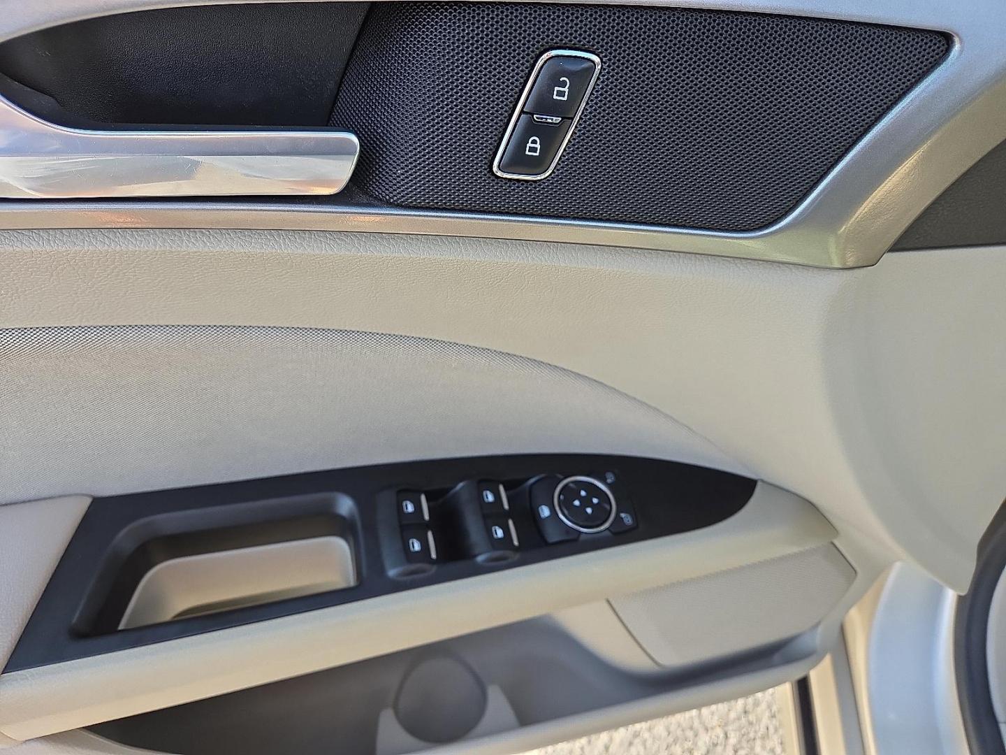 2017 White Gold - GN /Medium Light Stone - DQ Ford Fusion SE (3FA6P0HD9HR) with an EcoBoost 1.5L I-4 gasoline direct injection, DOHC, Ti-VCT variable valve control, intercooled turbo, regular unleaded, engine with 181HP engine, located at 4711 Ave Q, Lubbock, TX, 79412, (806) 687-2362, 33.551304, -101.855293 - Photo#20