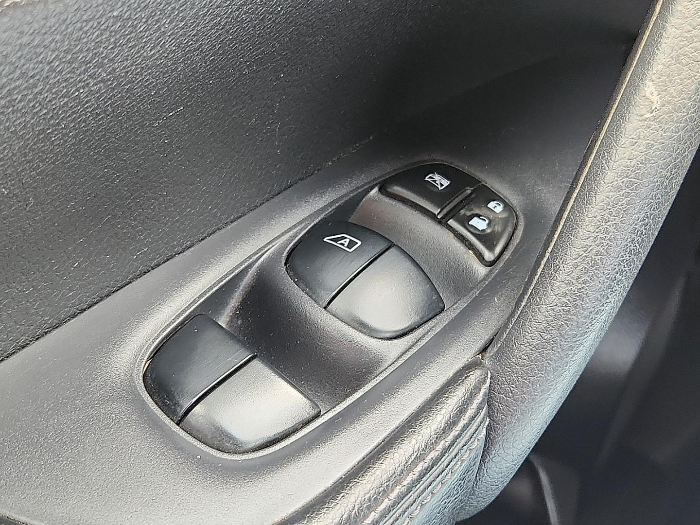 2014 BLACK /Charcoal - G Nissan Rogue S (5N1AT2MT0EC) with an 2.5L I-4 DOHC, variable valve control, regular unleaded, engine with 170HP engine, located at 4711 Ave Q, Lubbock, TX, 79412, (806) 687-2362, 33.551304, -101.855293 - Photo#22