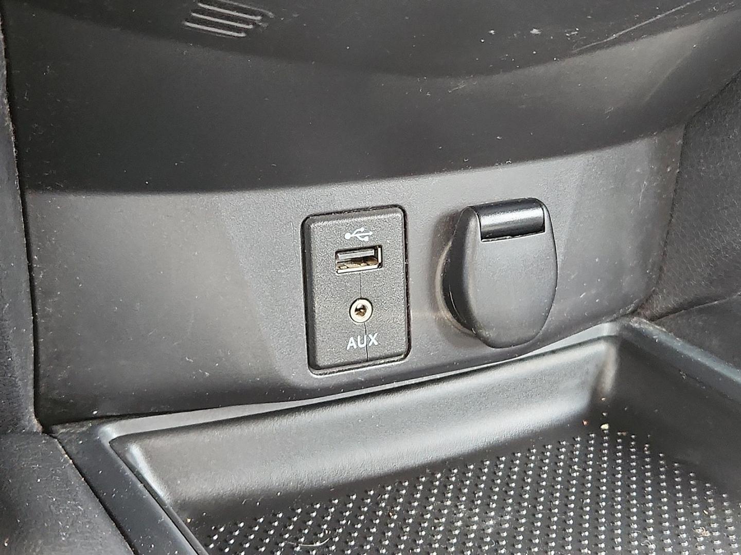 2014 BLACK /Charcoal - G Nissan Rogue S (5N1AT2MT0EC) with an 2.5L I-4 DOHC, variable valve control, regular unleaded, engine with 170HP engine, located at 4711 Ave Q, Lubbock, TX, 79412, (806) 687-2362, 33.551304, -101.855293 - Photo#24