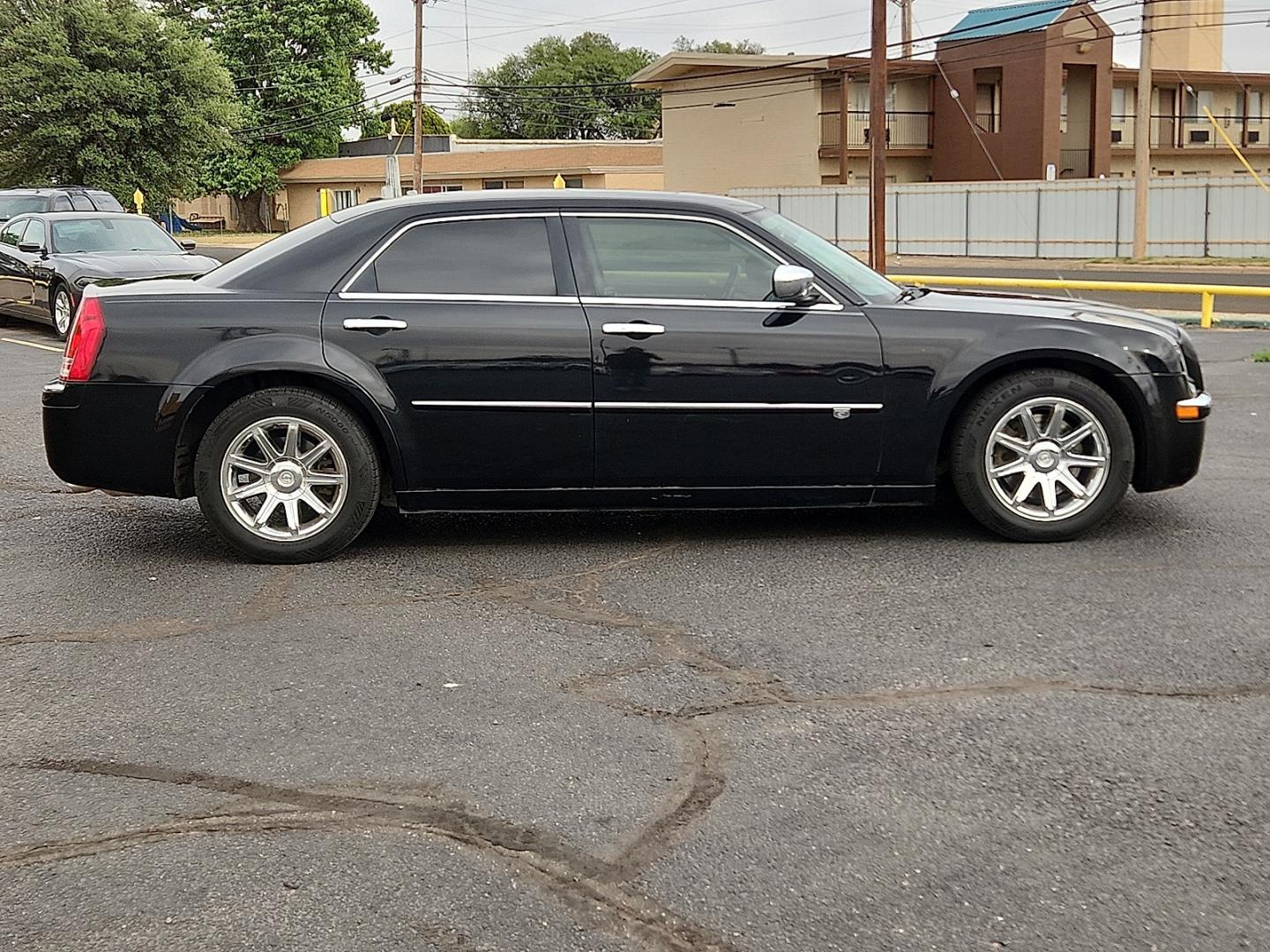 2010 BLACK /Dark Khaki/Light Graystone - J1 Chrysler 300C Hemi (2C3CA6CT7AH) with an HEMI 5.7L V-8 variable valve control, regular unleaded, engine with cylinder deactivation and 360HP engine, located at 4711 Ave Q, Lubbock, TX, 79412, (806) 687-2362, 33.551304, -101.855293 - Photo#4