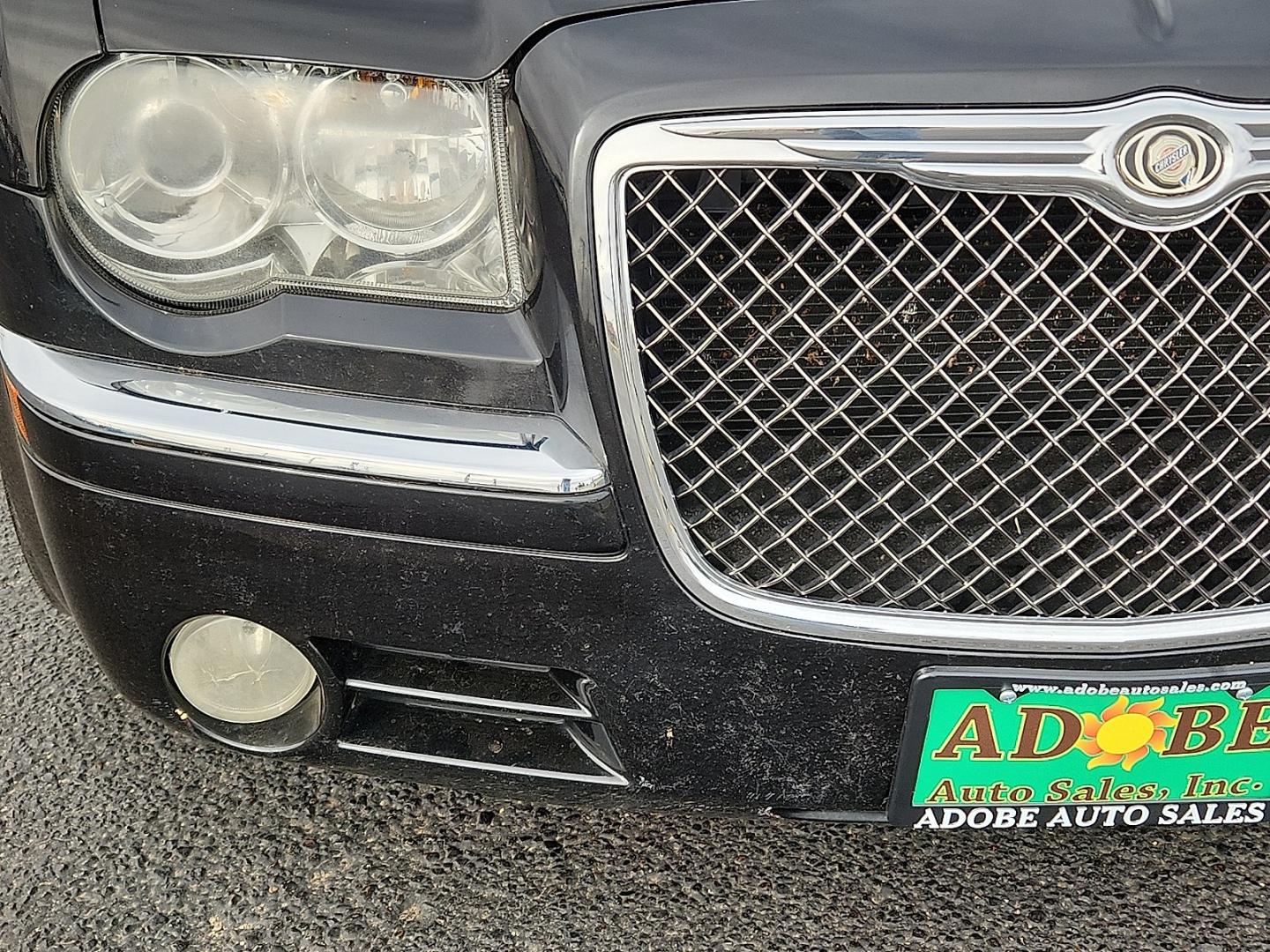 2010 BLACK /Dark Khaki/Light Graystone - J1 Chrysler 300C Hemi (2C3CA6CT7AH) with an HEMI 5.7L V-8 variable valve control, regular unleaded, engine with cylinder deactivation and 360HP engine, located at 4711 Ave Q, Lubbock, TX, 79412, (806) 687-2362, 33.551304, -101.855293 - Photo#7