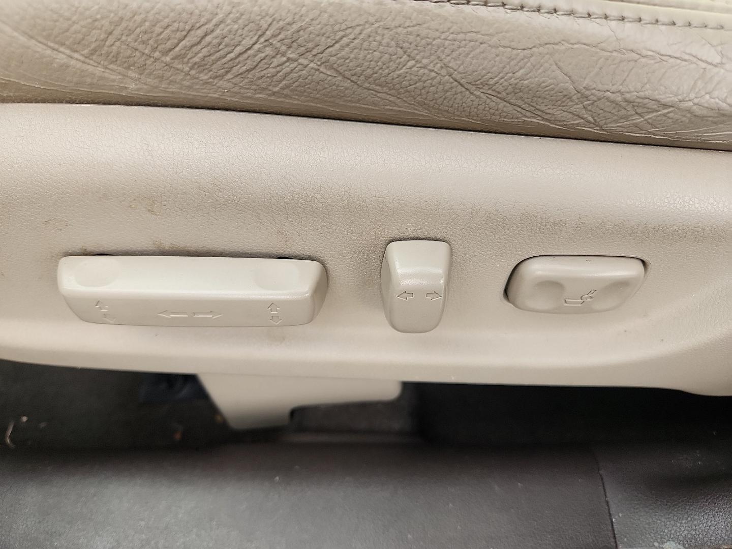 2014 WHITE /Beige - BE Honda CR-V EX-L (5J6RM3H71EL) with an 2.4L I-4 DOHC, i-VTEC variable valve control, regular unleaded, engine with 185HP engine, located at 4711 Ave Q, Lubbock, TX, 79412, (806) 687-2362, 33.551304, -101.855293 - Photo#16