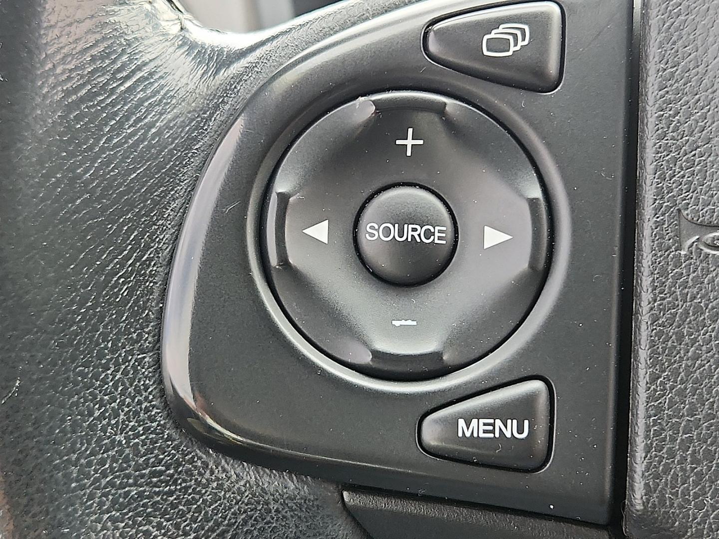 2014 WHITE /Beige - BE Honda CR-V EX-L (5J6RM3H71EL) with an 2.4L I-4 DOHC, i-VTEC variable valve control, regular unleaded, engine with 185HP engine, located at 4711 Ave Q, Lubbock, TX, 79412, (806) 687-2362, 33.551304, -101.855293 - Photo#22