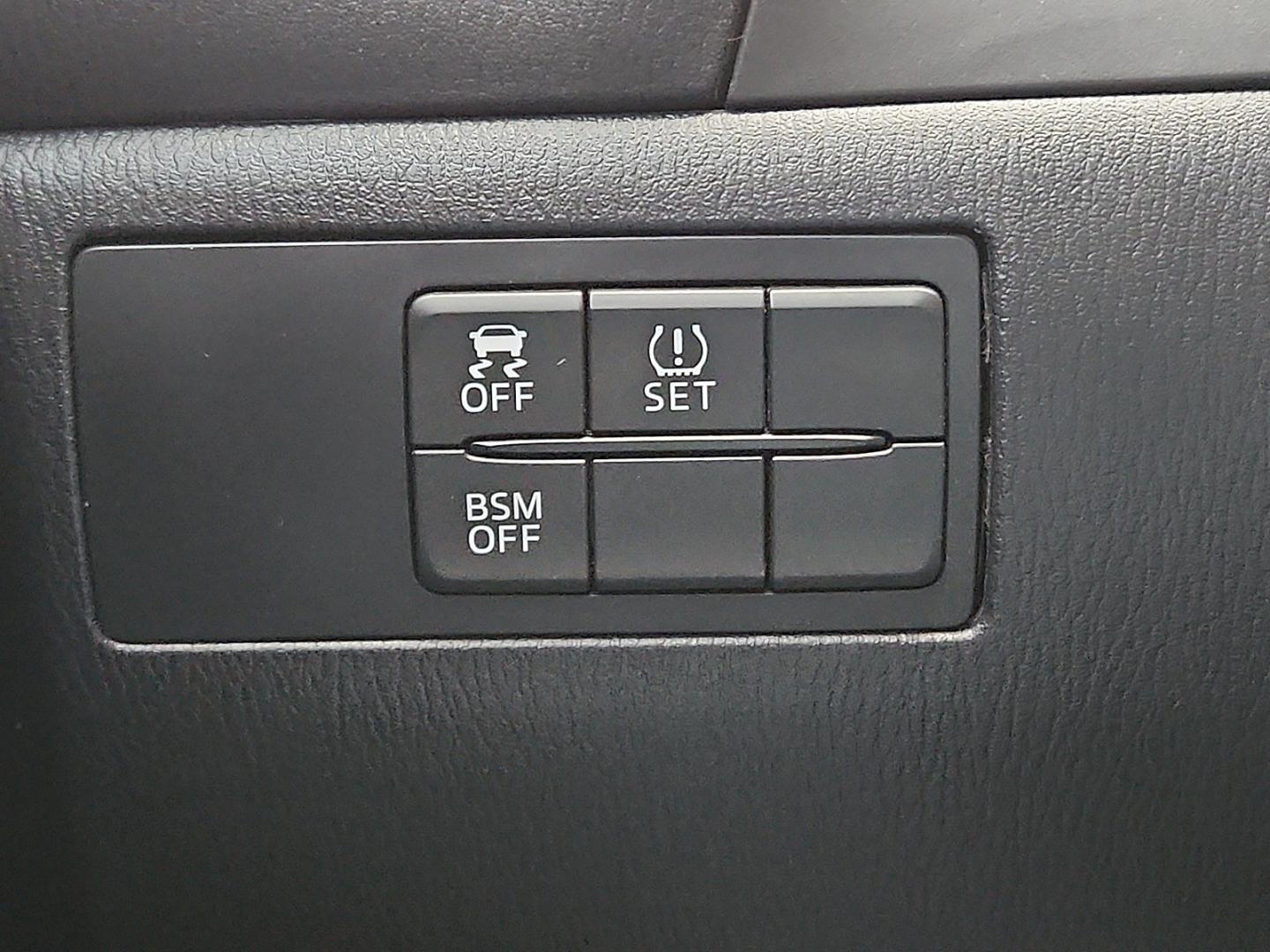 2016 BLACK /Black - BV0 Mazda Mazda3 Hatchback i Grand Touring (3MZBM1N77GM) with an SKYACTIV-G 2L I-4 gasoline direct injection, DOHC, variable valve control, regular unleaded, engine with 155HP engine, located at 4711 Ave Q, Lubbock, TX, 79412, (806) 687-2362, 33.551304, -101.855293 - Photo#23