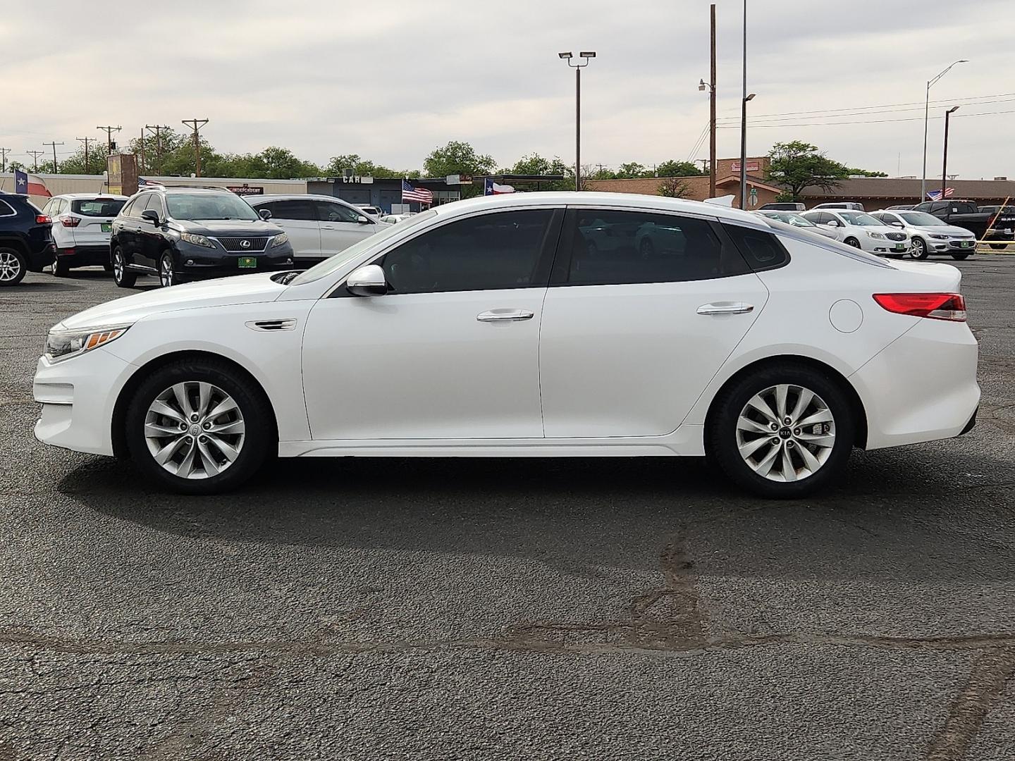 2016 WHITE /Beige - BHH Kia Optima LX (5XXGT4L3XGG) with an Theta II 2.4L I-4 gasoline direct injection, DOHC, CVVT variable valve control, regular unleaded, engine with 185HP engine, located at 4711 Ave Q, Lubbock, TX, 79412, (806) 687-2362, 33.551304, -101.855293 - Photo#1