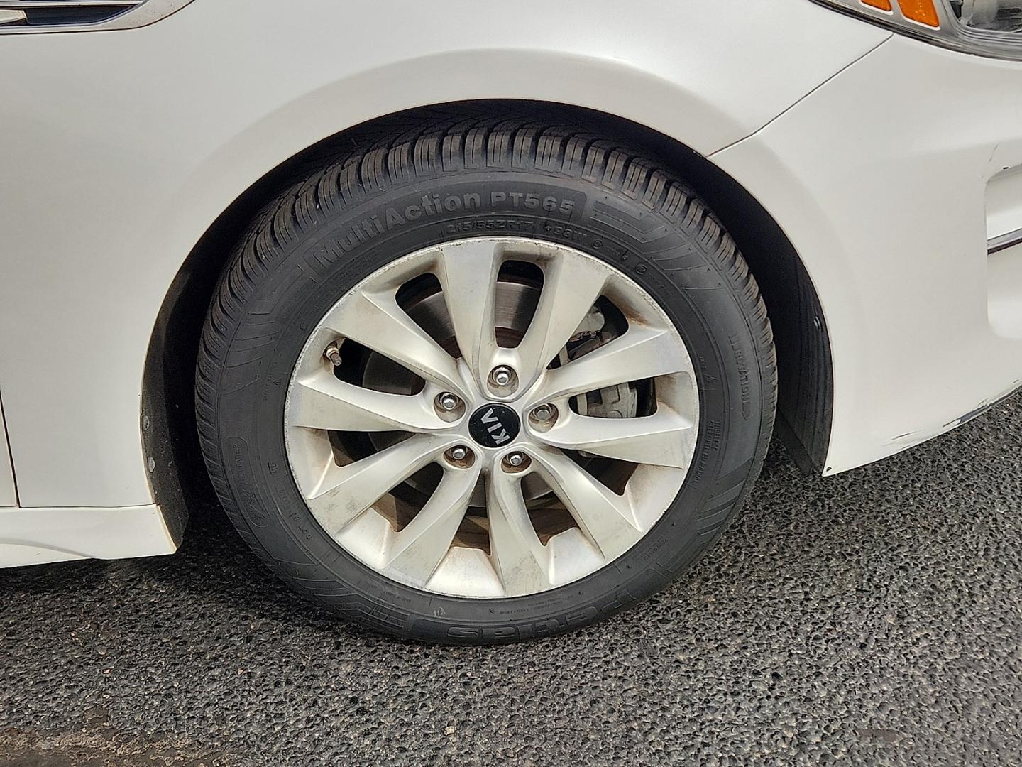 2016 WHITE /Beige - BHH Kia Optima LX (5XXGT4L3XGG) with an Theta II 2.4L I-4 gasoline direct injection, DOHC, CVVT variable valve control, regular unleaded, engine with 185HP engine, located at 4711 Ave Q, Lubbock, TX, 79412, (806) 687-2362, 33.551304, -101.855293 - Photo#6