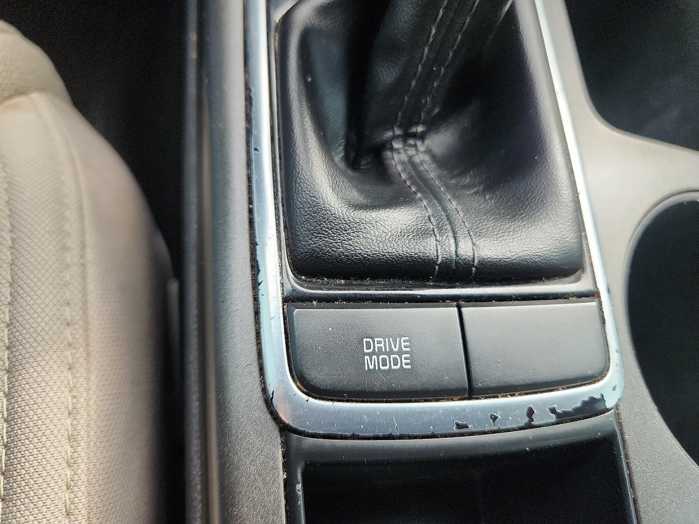 2016 WHITE /Beige - BHH Kia Optima LX (5XXGT4L3XGG) with an Theta II 2.4L I-4 gasoline direct injection, DOHC, CVVT variable valve control, regular unleaded, engine with 185HP engine, located at 4711 Ave Q, Lubbock, TX, 79412, (806) 687-2362, 33.551304, -101.855293 - Photo#20