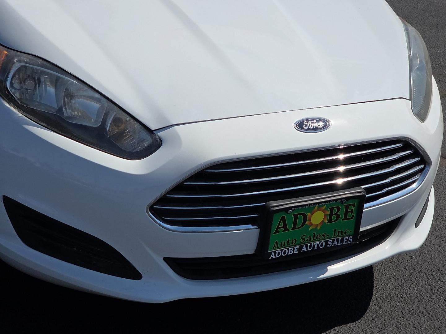 2018 Oxford White - YZ /Charcoal Black - 1D Ford Fiesta SE (3FADP4BJ5JM) with an 1.6L I-4 DOHC, variable valve control, regular unleaded, engine with 120HP engine, located at 4711 Ave Q, Lubbock, TX, 79412, (806) 687-2362, 33.551304, -101.855293- Photo#6