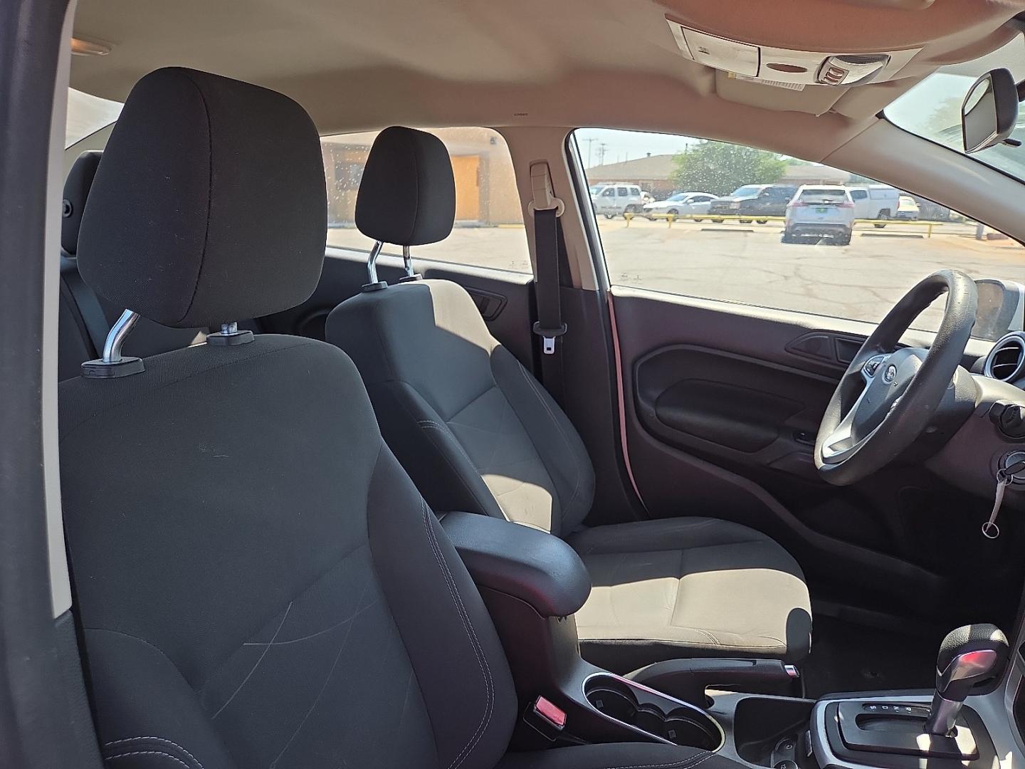 2018 Oxford White - YZ /Charcoal Black - 1D Ford Fiesta SE (3FADP4BJ5JM) with an 1.6L I-4 DOHC, variable valve control, regular unleaded, engine with 120HP engine, located at 4711 Ave Q, Lubbock, TX, 79412, (806) 687-2362, 33.551304, -101.855293- Photo#10
