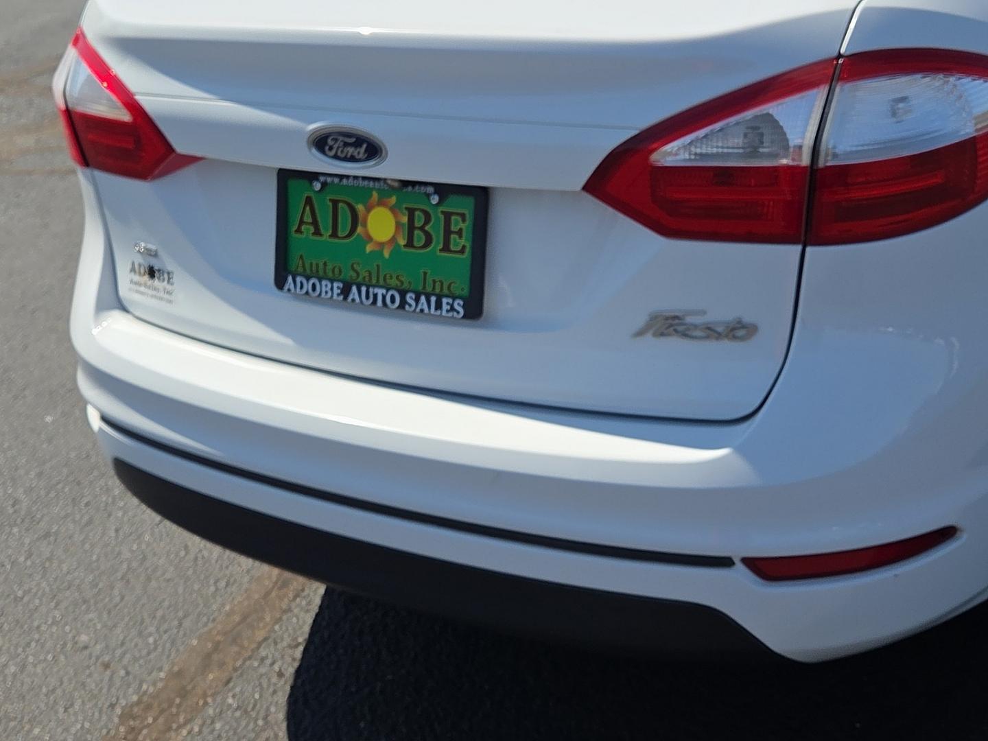 2018 Oxford White - YZ /Charcoal Black - 1D Ford Fiesta SE (3FADP4BJ5JM) with an 1.6L I-4 DOHC, variable valve control, regular unleaded, engine with 120HP engine, located at 4711 Ave Q, Lubbock, TX, 79412, (806) 687-2362, 33.551304, -101.855293- Photo#13