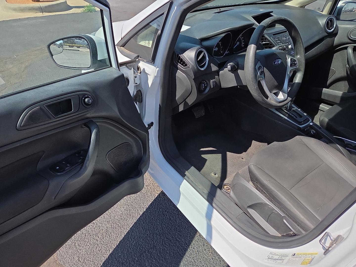 2018 Oxford White - YZ /Charcoal Black - 1D Ford Fiesta SE (3FADP4BJ5JM) with an 1.6L I-4 DOHC, variable valve control, regular unleaded, engine with 120HP engine, located at 4711 Ave Q, Lubbock, TX, 79412, (806) 687-2362, 33.551304, -101.855293- Photo#21