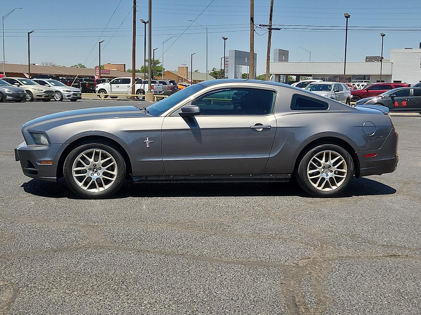 2013 GRAY /Charcoal Black - 1W Ford Mustang V6 (1ZVBP8AM7D5) with an 3.7L V-6 DOHC, Ti-VCT variable valve control, regular unleaded, engine with 305HP engine, located at 4711 Ave Q, Lubbock, TX, 79412, (806) 687-2362, 33.551304, -101.855293 - Photo#1