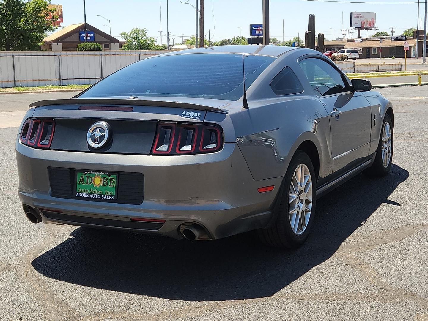 2013 GRAY /Charcoal Black - 1W Ford Mustang V6 (1ZVBP8AM7D5) with an 3.7L V-6 DOHC, Ti-VCT variable valve control, regular unleaded, engine with 305HP engine, located at 4711 Ave Q, Lubbock, TX, 79412, (806) 687-2362, 33.551304, -101.855293 - Photo#3