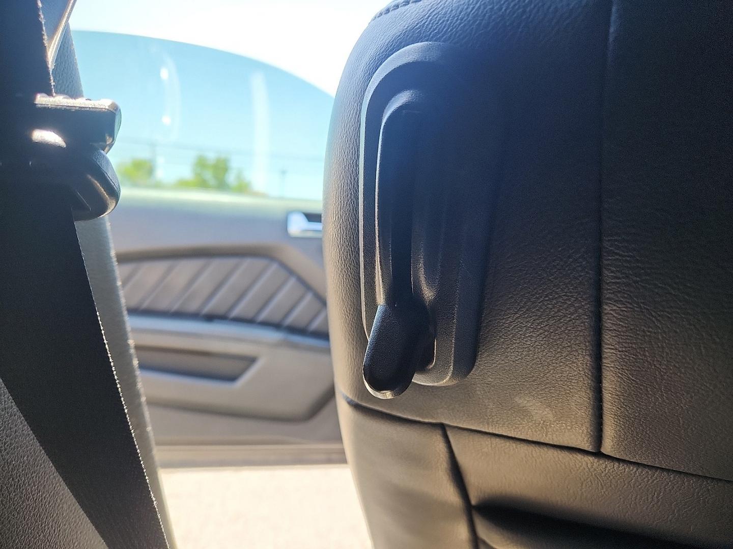 2013 GRAY /Charcoal Black - 1W Ford Mustang V6 (1ZVBP8AM7D5) with an 3.7L V-6 DOHC, Ti-VCT variable valve control, regular unleaded, engine with 305HP engine, located at 4711 Ave Q, Lubbock, TX, 79412, (806) 687-2362, 33.551304, -101.855293 - Photo#12