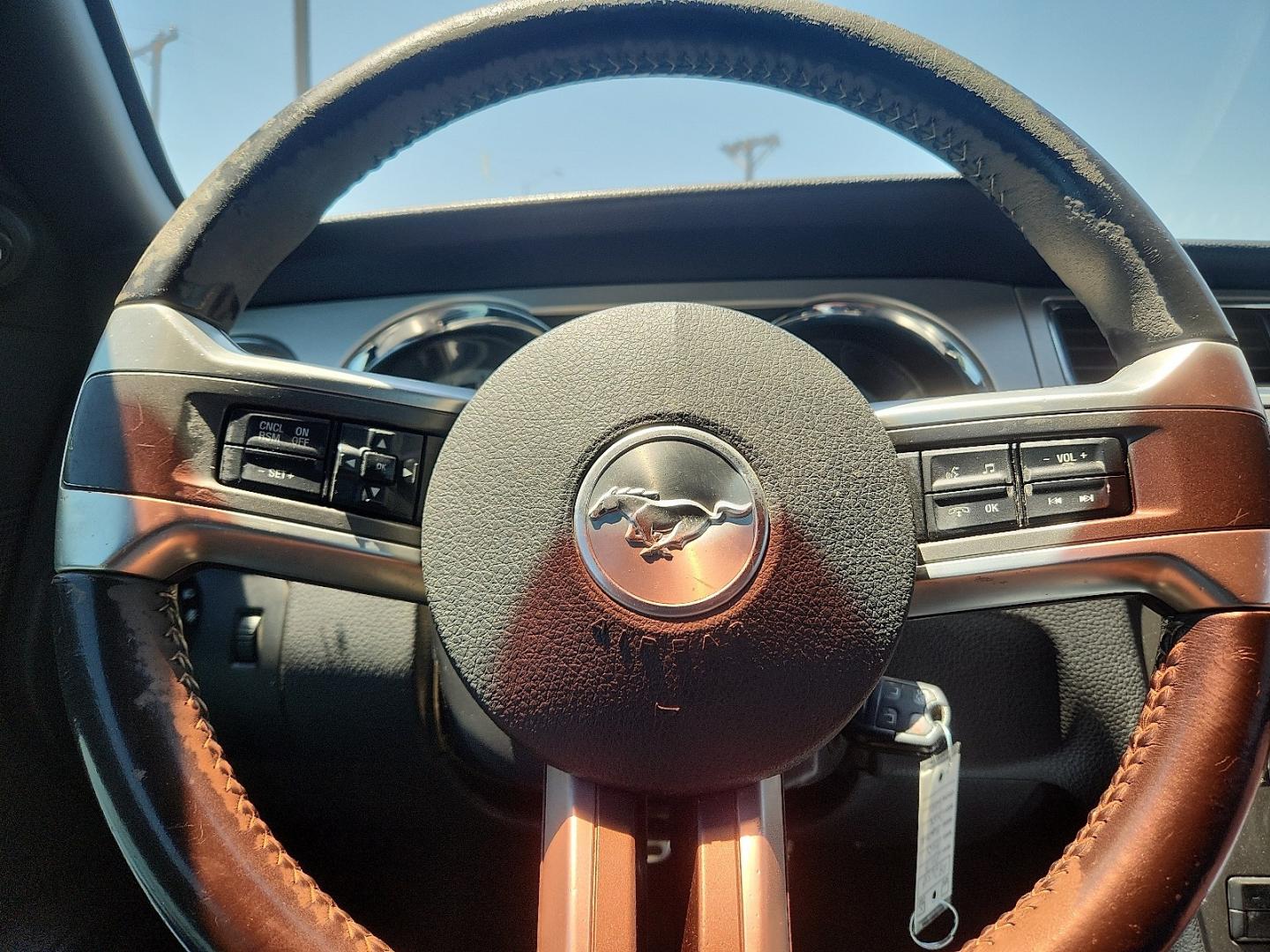 2013 GRAY /Charcoal Black - 1W Ford Mustang V6 (1ZVBP8AM7D5) with an 3.7L V-6 DOHC, Ti-VCT variable valve control, regular unleaded, engine with 305HP engine, located at 4711 Ave Q, Lubbock, TX, 79412, (806) 687-2362, 33.551304, -101.855293 - Photo#28