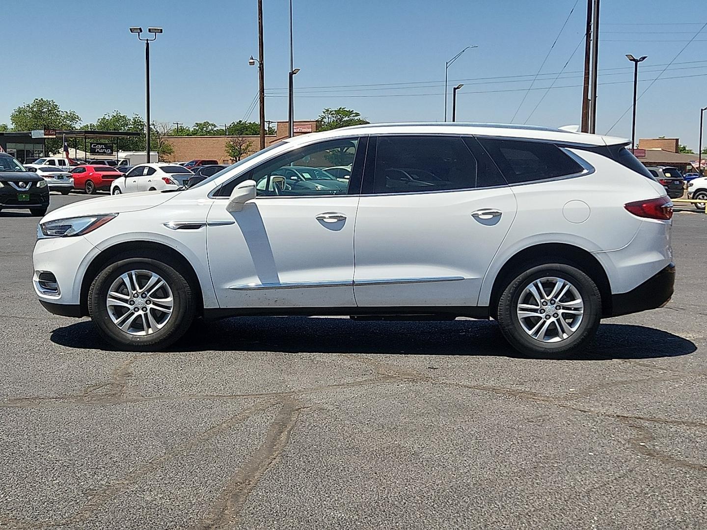2019 WHITE /Brandy w/Ebony Accents - HI9 Buick Enclave AWD Essence (5GAEVAKW2KJ) with an 3.6L V-6 gasoline direct injection, DOHC, VVT variable valve control, regular unleaded, engine with 310HP engine, located at 4711 Ave Q, Lubbock, TX, 79412, (806) 687-2362, 33.551304, -101.855293 - Photo#1
