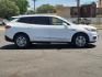 2019 WHITE /Brandy w/Ebony Accents - HI9 Buick Enclave AWD Essence (5GAEVAKW2KJ) with an 3.6L V-6 gasoline direct injection, DOHC, VVT variable valve control, regular unleaded, engine with 310HP engine, located at 4711 Ave Q, Lubbock, TX, 79412, (806) 687-2362, 33.551304, -101.855293 - Photo#4