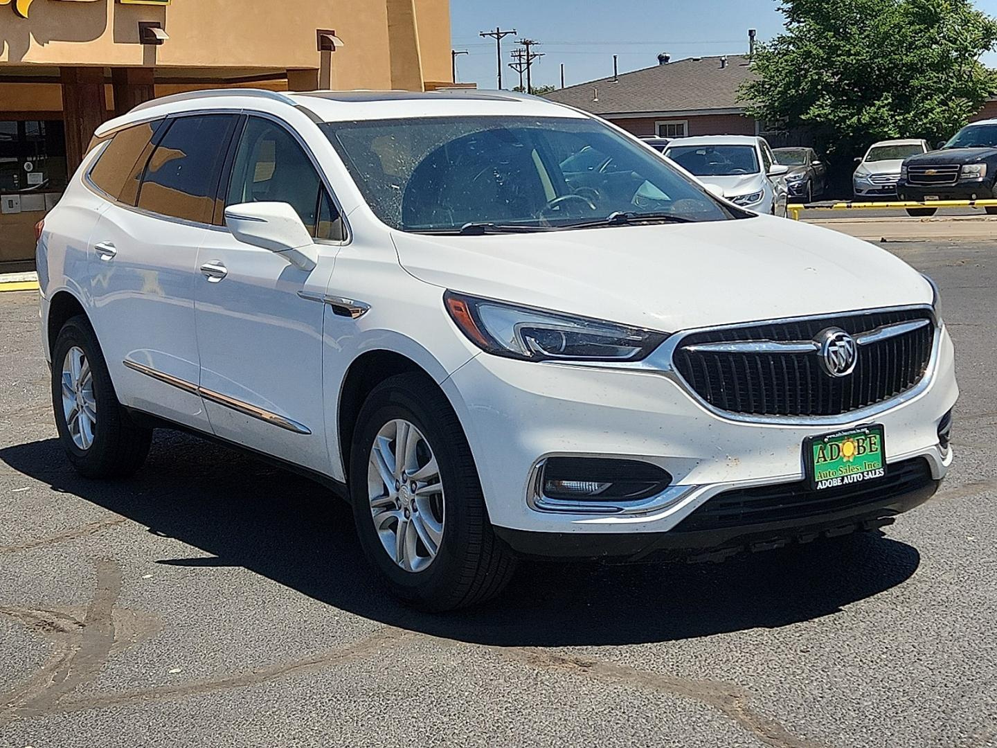 2019 WHITE /Brandy w/Ebony Accents - HI9 Buick Enclave AWD Essence (5GAEVAKW2KJ) with an 3.6L V-6 gasoline direct injection, DOHC, VVT variable valve control, regular unleaded, engine with 310HP engine, located at 4711 Ave Q, Lubbock, TX, 79412, (806) 687-2362, 33.551304, -101.855293 - Photo#5
