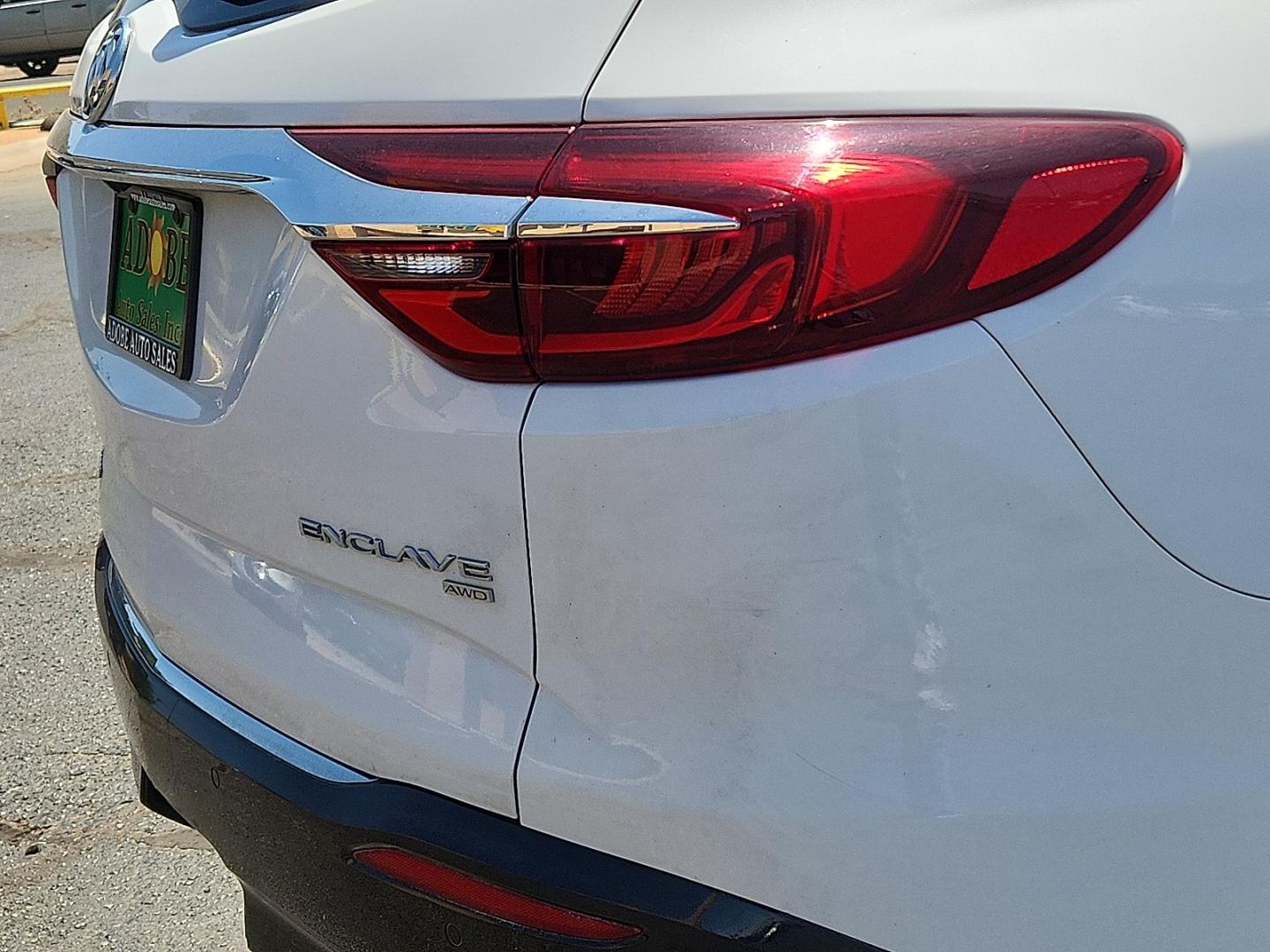 2019 WHITE /Brandy w/Ebony Accents - HI9 Buick Enclave AWD Essence (5GAEVAKW2KJ) with an 3.6L V-6 gasoline direct injection, DOHC, VVT variable valve control, regular unleaded, engine with 310HP engine, located at 4711 Ave Q, Lubbock, TX, 79412, (806) 687-2362, 33.551304, -101.855293 - Photo#7