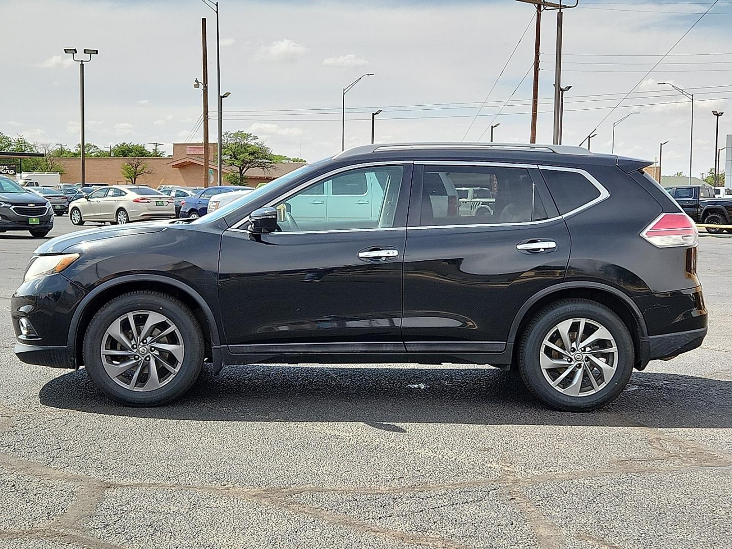 2016 BLACK /Charcoal - G Nissan Rogue SL (5N1AT2MT4GC) with an 2.5L I-4 DOHC, variable valve control, regular unleaded, engine with 170HP engine, located at 4711 Ave Q, Lubbock, TX, 79412, (806) 687-2362, 33.551304, -101.855293- Photo#1