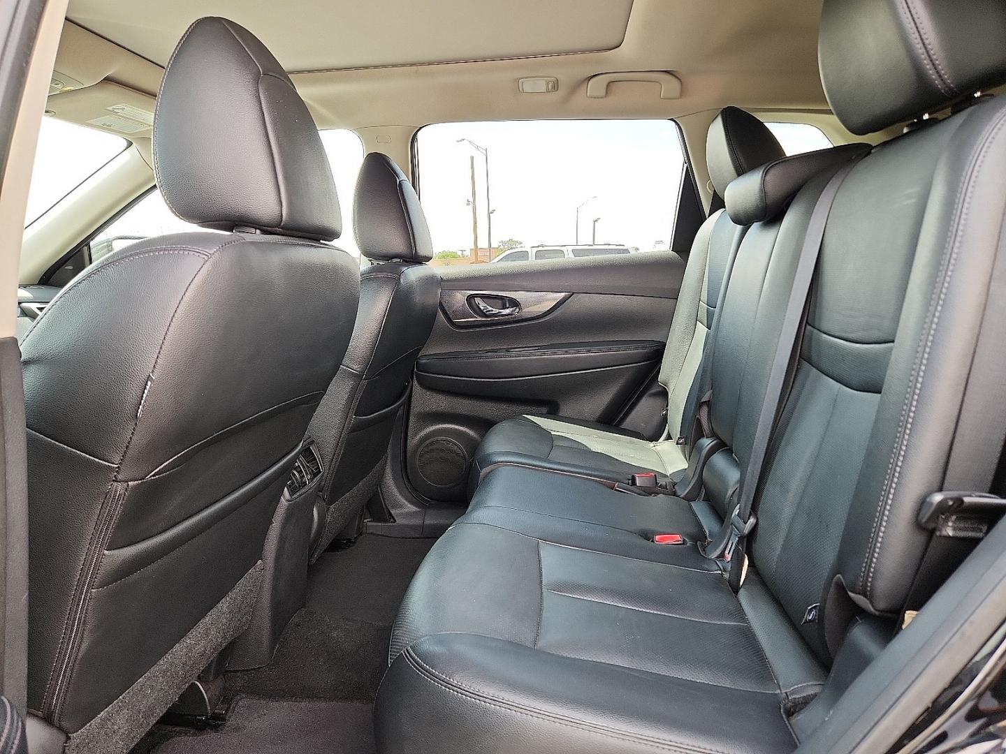 2016 BLACK /Charcoal - G Nissan Rogue SL (5N1AT2MT4GC) with an 2.5L I-4 DOHC, variable valve control, regular unleaded, engine with 170HP engine, located at 4711 Ave Q, Lubbock, TX, 79412, (806) 687-2362, 33.551304, -101.855293- Photo#9