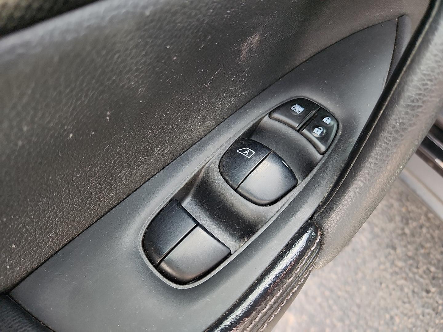 2016 BLACK /Charcoal - G Nissan Rogue SL (5N1AT2MT4GC) with an 2.5L I-4 DOHC, variable valve control, regular unleaded, engine with 170HP engine, located at 4711 Ave Q, Lubbock, TX, 79412, (806) 687-2362, 33.551304, -101.855293- Photo#17
