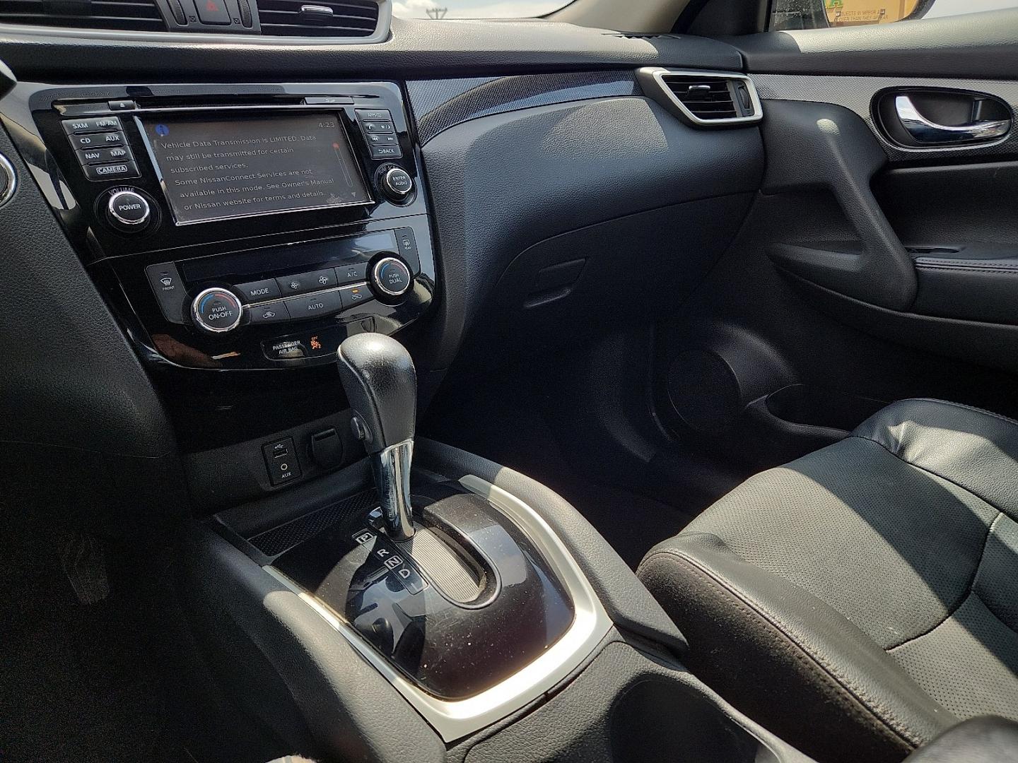 2016 BLACK /Charcoal - G Nissan Rogue SL (5N1AT2MT4GC) with an 2.5L I-4 DOHC, variable valve control, regular unleaded, engine with 170HP engine, located at 4711 Ave Q, Lubbock, TX, 79412, (806) 687-2362, 33.551304, -101.855293- Photo#29